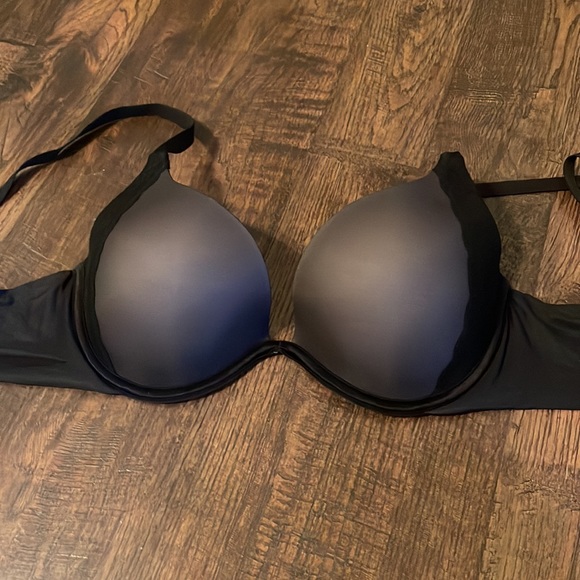 Update * 2 bras together - Size 34 C red, black doesn’t have tag - Picture 9 of 16